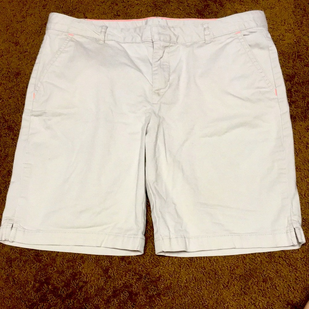 Bermuda khaki shorts size 16 Girls length longer=good for school EUC has pockets